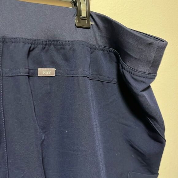 EXCELLENT CONDITION WOMEN’S FIGS KADE CARGO NAVY SCRUB PANTS SIZE 4XL - Picture 6 of 12